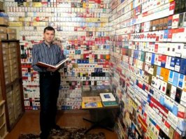 А что с такими коллекционерами делать? У него пачки не распакованы - вот состояние сделает наверно лет через 10 как на кокаине. Владимир из Днепропетровска собрал около 30.000 пачек от сигарет из 140 стран мира, некоторые из них, уникальны…