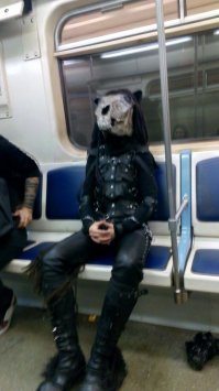 Да что его искать то .. просто он только на фото проявляется а так всегда рядом