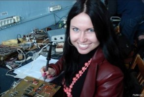 Школьница правдивый рисунок, показав как её мама выглядит по утрам   