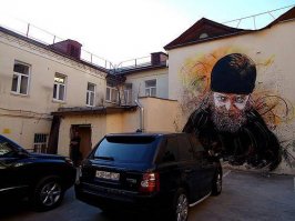 Мастер стрит-арта и уличны уборщик целый год вели уморительно смешной диалог на стене