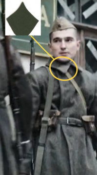 Там есть полевые петлицы на шинель  обр. 1941, но их плохо видно