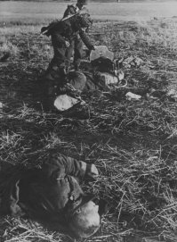 И что? Ну было. А были и Трубины, и Лавриненко, и Клобановы... Были и безымянные герои которые ни на шаг не отступили.