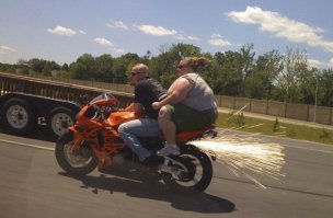 Позанудствую: чтоб в ту сторону летели искры - мот задним ходом ехать должен.
Ну и не резиной тереться.