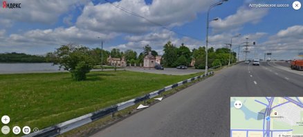 Сотрудник ДПС перекрыл движение ради утки с утятами