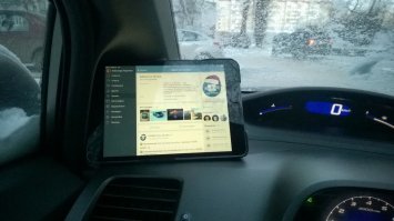 Я тоже в пробке иногда вКонтактике сижу или на Фишках))