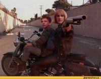 Фильм был бы лучше если б не пострадали декорации космопарка, но и так все норм.!
Ну реально лично я ни к чему придраться даже не могу!
И я как и все пионеры того времени конечно был влюблен в Алису!

Она кстати и вправду крутая, ну она сейчас учёный вирусолог!

Коля... ну вот у Коли судьба не сложилась....