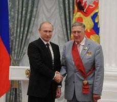 Долгих В.Ив. член совета федерации.
До сих пор работает!