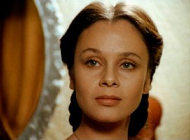 Первый раз увидел в фильме "Приключения принца Флоризеля", году так в 1980. Я еще малой совсем был, лет 10, но смотрел, открыв рот на "Такую женщину". С тех лет, скорее всего, у меня сформировался образ женской красоты и сексуальности. Да и все мальчишки тех лет были влюблены в этот образ.
Царство Небесное и пусть земля пухом будет этой красивой, замечательной женщине и хорошему человеку.