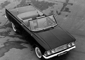 Правильный расклад в Китае: в новый завод вкладывают производитель (49%) и правительство Китая (51%). В итоге Китай в лице государства получает ПОЛНЫЙ контроль над технологиями. А потом мы видим "в соседнем районе" клоны БМВ Х5. Как говорится, "типа.. опа".
А примеров Хороших авто есть немного: Победа, ГАЗ-21, Москвич-408, 412 (половина шла на экспорт Москвичей этих), ВАЗ-2108 (до 1988 в Европе скупали пачками).
Думаю, есть шансы у Весты с Х-Рейем. Во дворе молодая мадама припарковалась на Х-Рее - так вот, реально человек 10 собралось посмотреть, "пощупать". Как в СССР вокруг иномарок редких. Даже приятно за ВАЗ стало.
На фото М-408 "Кабрио". Опытный, к сожалению.