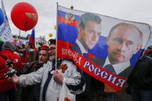 Сейчас совок усиленно возрождается, благодаря аморфной массе россиян , у которых нет работы, накоплений и каких либо перспектив.