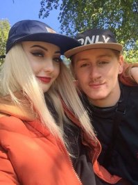 если ее мужика накрасить то он будет выглядеть намного более симпатишной...