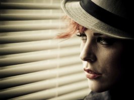 Невероятно наблюдательны. Прекрасно развиты аналитические способности. Что-то в вас есть от сыщика. А вы, случайно, не из полиции?