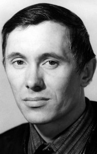 Герман Качин
Советский актёр
Советский и российский актёр театра и кино, заслуженный артист РФ. Отец лидера популярной Российской рок-группы Kedbl, Качина Вячеслава Германовича. Википедия
Родился29 ноября 1937 г., Казань
Умер13 июня 1996 г. (58 лет), Москва, Россия