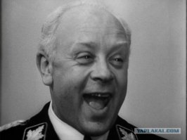 Леонид Броневой, некоторое время занимал должность секретарь-машинист.