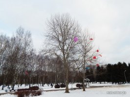 Нигде не сказано. Вы правы. А я дурак тут порчу всем праздник.
На китайских фонариках кстати тоже нигде не написано что они потом после красивого полета еще долго висят на деревьях.
Это так характерно для современной эпохи. Не думать о последствиях, главное сиюминутное шоу.