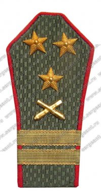 Начиная с 1943 г., когда стало очевидно, что СССР несмотря ни на что будет победителем в войне, начинается постепенный возврат к имперским традициям во всем: от возвращения термина "офицер" до переименования народных комиссариатов в министерства. Смена знаков различия с революционных петлиц на имперские погоны - один из ключевых показателей этой тенденции. Кстати, к 50-летию революции прорабатывался вариант отмены погон и повторного введения петлиц и нарукавных клапанов.