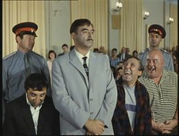 А он не может. У него ж*пу разрывает от жара.