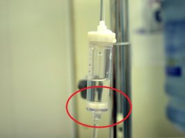 А теперь выдыхаем еще больше: на капельницах есть мембрана, когда заканчивается раствор, воздух по системе уже не идет, хоть ты ее на три часа забудь.