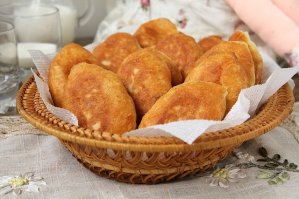 Вот это вкус, знакомый с детства. А треугольная узбекская самса. И она таки печется в духовке, и с мясом.