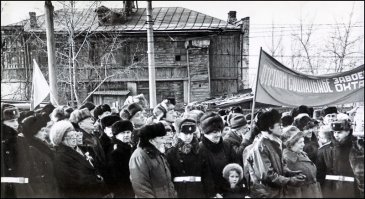 Согласен. ЕдиРасты и прочие гады до сих пор 7 октабя на демонстрации ходят