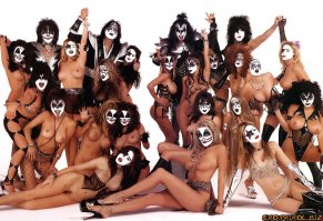 Редкие фотографии звезд. KISS в гримерке