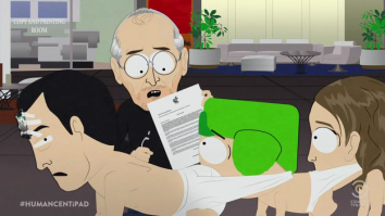 Парень оставил очки на полу художественного музея