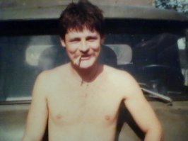 В девяносто третьем, когда были распродажи из автобаз ненужной техники. Купил я УАЗ 3303. По остаточной стоимости. Ныне это - пятьдесят рублей. "Головастик" четыре года стоял в "Калашном ряду". Снято с него было много. Я, ради него устроился мотористом в автобусный парк. Договорился с Главным инженером и загнал его в парк. Занимался по-выходным. Потом "головастик" кормил меня и мою семью два с половиной года. Летом на овощных оптовках. Зимой на стройматериалах для загородных домов. По снегу туда не каждая машина могла проехать. До сих пор вспоминаю с теплотой моего кормильца.