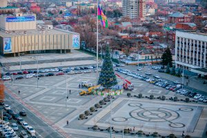 Ступени на видел - Театр драмы. Центральная площадь города.