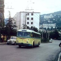 Это не Ялта-Аэропорт. Это остановка "Октябрь"-"Автовокзал".