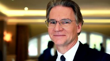 Чтоб было понятно, это Оливье Роян, главный редактор Paris Match: