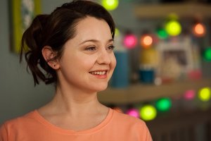 Валентина Рубцова (" Саша Таня", "Универ") -38 лет !!! Вот это я понимаю ))) и не переколота всякой фигней. Пусть и не Клаудия Шиффер, зато естественная, живая.
