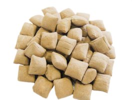 Автолавка привозила пару ценных товаров: конфеты подушечки, они же Дунькина радость, с джемом внутри (редко), "Морские камешки" - изюм, покрытый глазурью (очень редко), и драже мятное(постоянно).