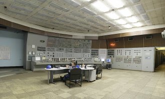 ТГК-1 Южная ТЭЦ (Санкт-Петербург)
Занимает около 1 кв.км.
Установленная электрическая мощность — 1207,0 МВт
Установленная тепловая мощность — 2353,0 Гкал/ч

Всего около СПб 6 ТЭЦ, ну и ЛАЭС, конечно.

«Айванпа». 13 кв.км. 392 МВт. Что это, Карл?

(фото