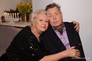 Людмила Поргина - женщина и жена с большой буквы! Удачи ей и Николаю Петровичу! Желаю ему выздороветь!