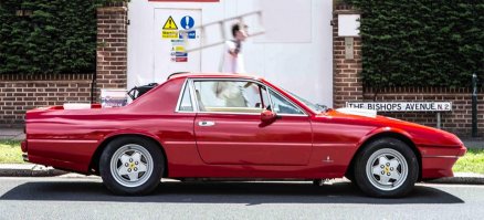 В Европе единичные эксперименты на эту тему тоже встречаются, например вот этот пикапчик на базе Ferrari 412