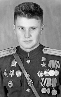 Бочковский наш земляк, тираспольский. Всего в городе жило  11 Героев СССР.