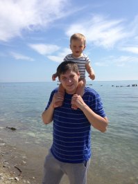 Видишь ли, Олег, ничего, кстати, что я на ты обращаюсь?
Посмотрел твой аватар с ребёнком на плечах. У меня точно такой же ребенок и, судя по всему, похожего возраста.
И чем меньше станет таких учителей на дорогах, тем спокойнее и безопаснее станет будущее моего ребенка. Ведь учитель и своим детям пример подает.
Ниже привожу пруф