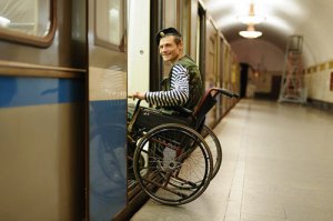 Сейчас более внимательно прочитал, и уже бросилось в глаза: "нога боевого дрона поблёскивает металлический протез", "Парень заказывает латтэ и оглушает меня своей историей"(с)
Я ХЗ, что такое латтэ, а история просто оглушенная: работяге оторвало ногу, и теперь у него протез как у боевого дрона, щедро предоставленный ему Правительством РФ. Посмотрев на фотку ниже, наконец дошло, если носить браслет с надписью "Россия" - тебе твою ногу, которая, впрочем не стоит ничего, заменят высокотехнологичным протезом, который стоит как новенькая Феррари.
Почитайте мой пост ниже и сразу станет понятно, что это обычная пропаганда.
PS И этого инвалида, обеспеченного правительственной заботой мне, действительно, ни грамма не жалко. Пожалейте наших парней, которые на войне калеками остались...