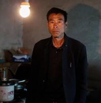 По глазам видно что он хороший и добрый человек!