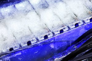 кстати такие принципы охлаждения существуют в датацентрах, там используют какое-то минеральное масло