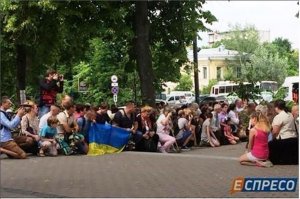 а так провожают хероев у рогулей...