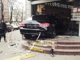 нужно  было  сделать важный  звонок - кончились  деньги