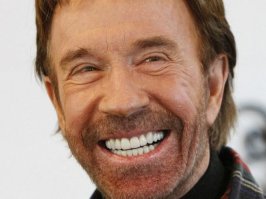 Любопытно, а на этого дяденьку рискнул бы слоник напасть?!