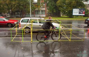 Лёгкое касание бампером проезжающей машины, и получаев всадника без головы. И новый пост в Ад'ке.