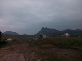 Короче нытики. Бюджет заложили 70 т на 2 недели. Это должно хватить на дорогу от Москвы до Коктебеля и обратно на машине. Отель, который совсем не халупа, еду в столовой с качеством и разнообразием ресторана и развлечениями дельфинарий динотерий на яхте,  поездками по городу и за город, фото отеля для нытиков прилагаю. Вид на карадаг.м огу не уложиться может в несколько тыщ. Нас трое. Сняли номер люкс.