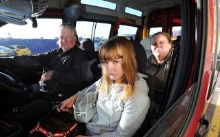 Семья из Ньюпорта (США) - автор, на фото Fiat Doblo 
В США никогда не поставлялся тем более что на втором фото видно что он с правым рулем и через окно видно припаркованные машины с номерами желтого цвета из чего следует сделать вывод что фото сделано в Великобритании