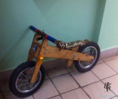 Это не "батя-трудовик". Это беговел. У нас такие в магазинах продаются.