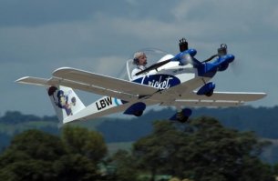 Мне одному показалось, что пилот на этой фотке смахивает на Каддафи?