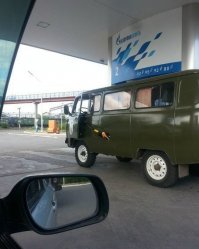 все УАЗоводы так заправляются.
Большинство и не знают что у них 2 бака