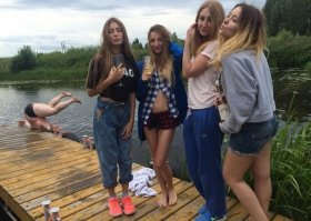 и как этот бедолага так умудрился упасть!?